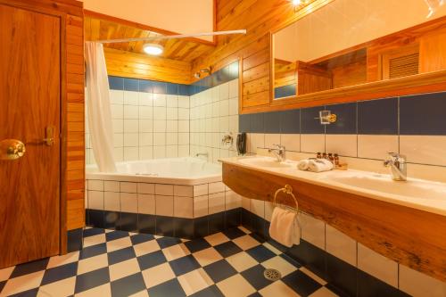 波德霍恩城堡酒店的一间浴室