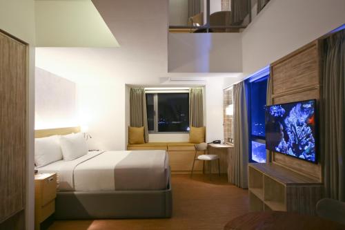 TRYP by Wyndham Mall of Asia Manila客房内的一张或多张床位