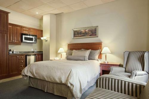 蒙特利尔市中心旅客之家酒店客房内的一张或多张床位