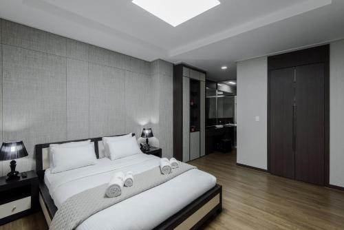 Elite Apart-Hotel客房内的一张或多张床位