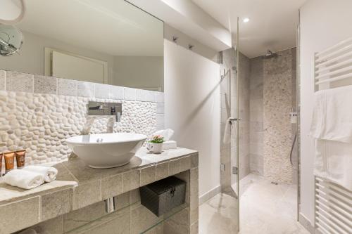 鲁克图姆公寓式酒店的一间浴室