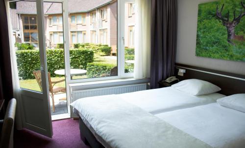 霍夫万普滕酒店客房内的一张或多张床位