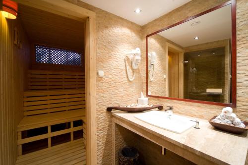 布达佩斯维多利亚精品酒店的一间浴室