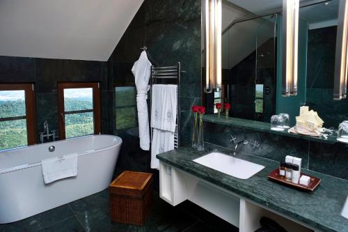 福洛利达GL纪念碑格兰酒店的一间浴室