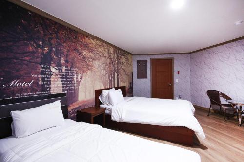 开心Q汽车旅馆客房内的一张或多张床位