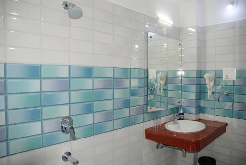 菩提迦耶酒店学校的一间浴室