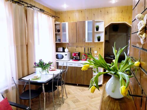 Apartment Na Vodakh的厨房或小厨房