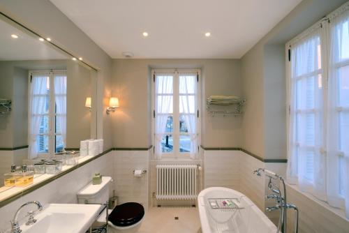 Le Prieure d'Orchaise的一间浴室