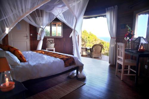 Dunes de Dovela eco-lodge客房内的一张或多张床位