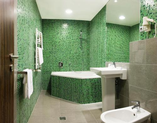 博得洛基库利亚疗养酒店的一间浴室