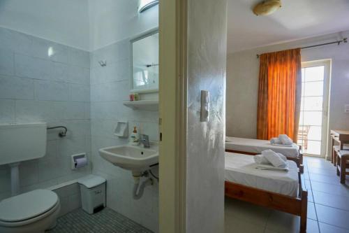日升酒店的一间浴室