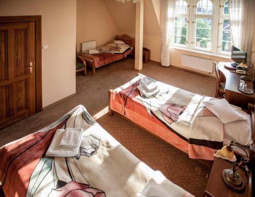 斯达利马尔堡酒店客房内的一张或多张床位