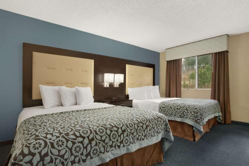 威廉姆斯戴斯酒店客房内的一张或多张床位
