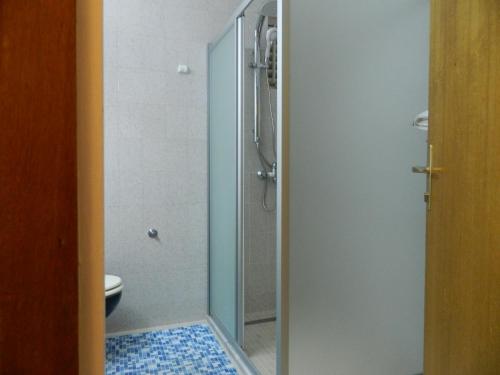 维耶拉客房旅馆的一间浴室