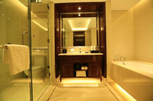 西安蓝溪国际酒店的一间浴室