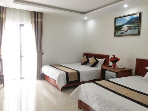 Phu Tien Hotel客房内的一张或多张床位
