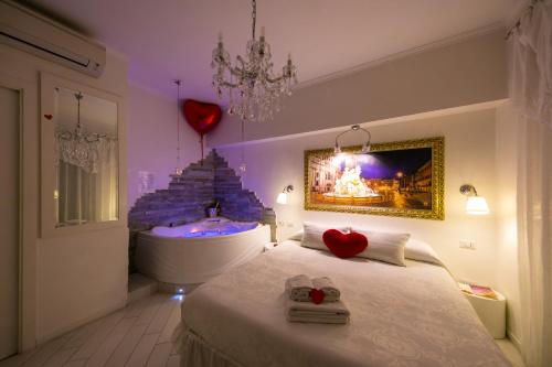 罗马罗马蒂布蒂娜套房酒店的一间带浴缸的卧室和一张双心床