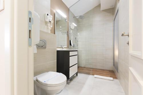 格尼玛库赛酒店的一间浴室