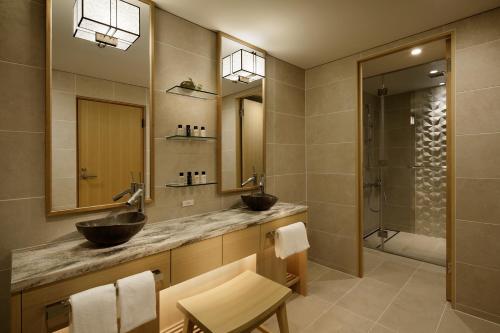 高轮花香路旅馆的一间浴室