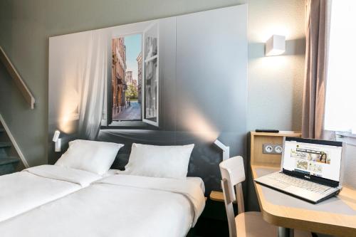 B&B HOTEL Toulouse Cité de l'Espace Mouchotte客房内的一张或多张床位