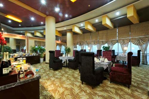 强强北京国际商务酒店餐厅或其他用餐的地方