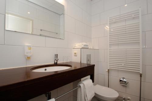 昂德新格尔酒店的一间浴室