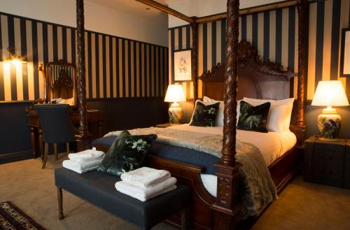 Wynnstay Arms, Ruabon, Wrexham客房内的一张或多张床位
