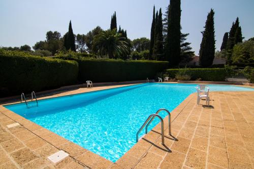 Villa Ad Alta内部或周边的泳池