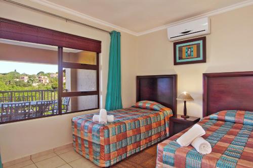 Uvongo River Resort客房内的一张或多张床位