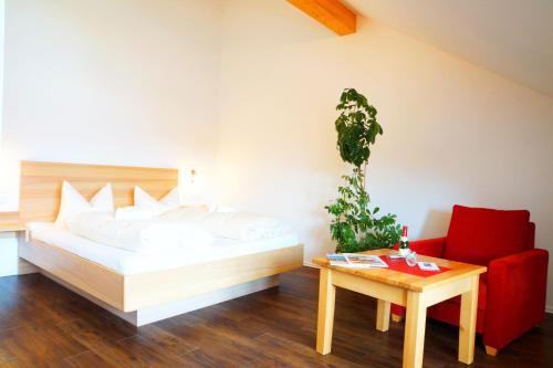施诺利尔湖滨公寓客房内的一张或多张床位