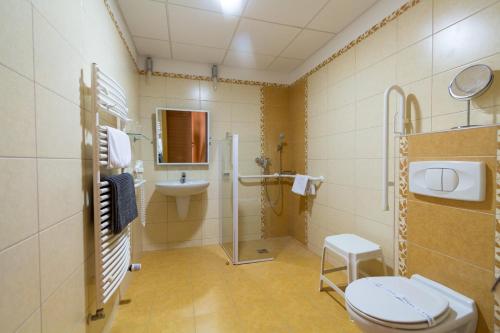 萨拉吉卡里格特酒店的一间浴室