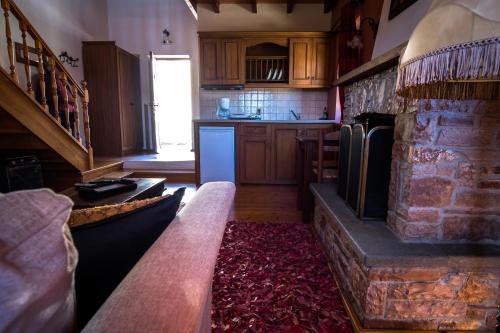 Althea Guesthouse的厨房或小厨房