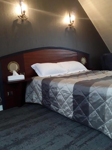 洛神酒店客房内的一张或多张床位