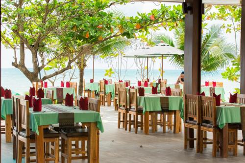 拉迈椰子海滩度假村餐厅或其他用餐的地方