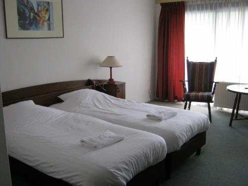 弗莱彻丁克洛德餐厅酒店客房内的一张或多张床位