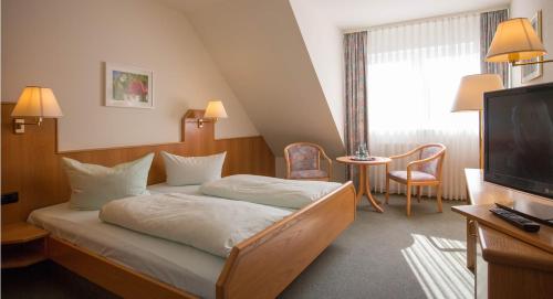罗赛酒店客房内的一张或多张床位
