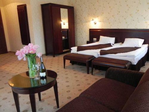 薇拉扎古酒店客房内的一张或多张床位