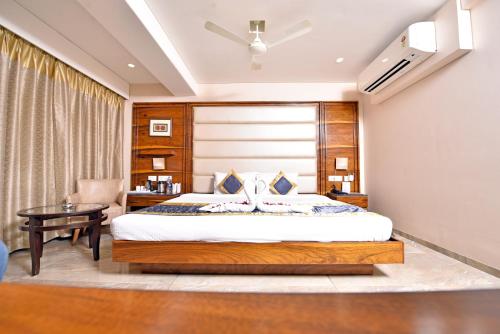 Hotel Amit Park International客房内的一张或多张床位