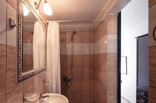狄俄尼索斯酒店的一间浴室