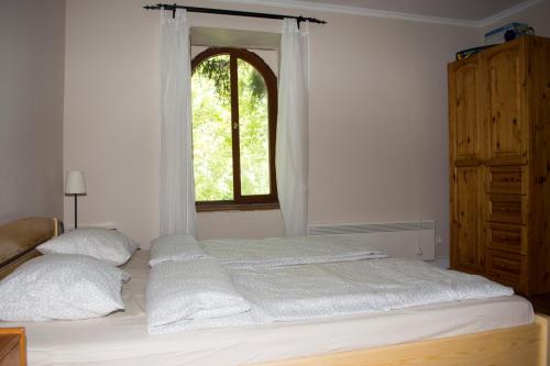 Morvay Villa客房内的一张或多张床位
