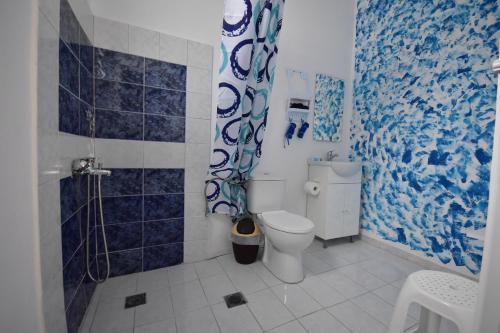 Galotel Agnoudas near the airport的一间浴室