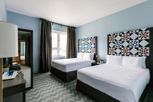 蒙特皇家酒店客房内的一张或多张床位