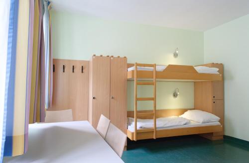 维也纳维也纳朱根德和贝格  -  沃克尔根加赛旅馆的双层床间 - 带两张双层床