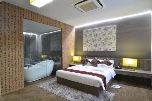 Bliss Hotel Singapore客房内的一张或多张床位
