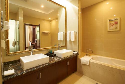 尼亚美阳光酒店的一间浴室