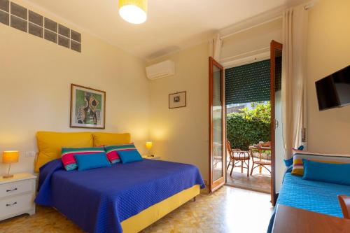 索伦托洛萨别墅酒店客房内的一张或多张床位