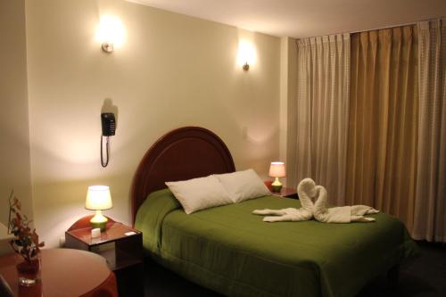 阿尔莫哈达德尔雷酒店客房内的一张或多张床位