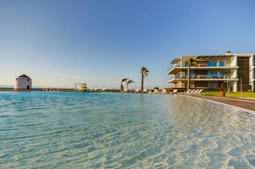 Praia do Sal Resort内部或周边的泳池