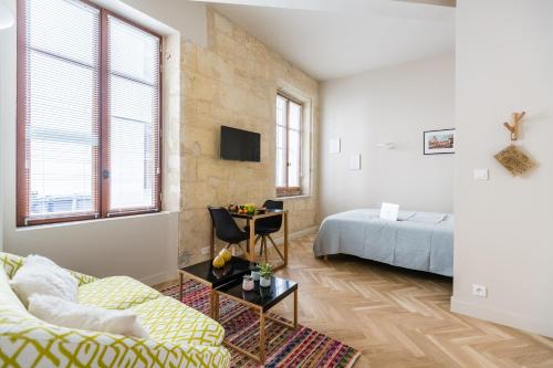 Les Suites de Saint Amand客房内的一张或多张床位