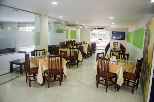 Hotel Dorado Barranquilla餐厅或其他用餐的地方